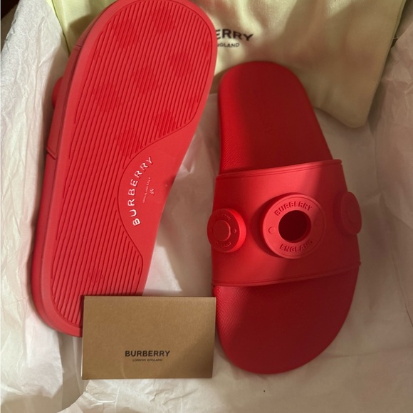 Burberry London  slides - Picture 2 of 3